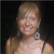 Avvocato e professionista fornisce aiuto e supporto per redazione tesi giurisprudenza